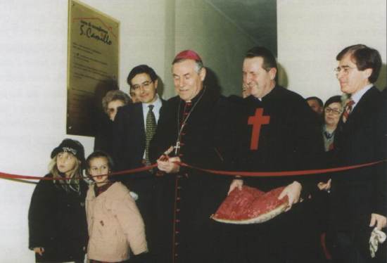 Il Vescovo di padova Mons. Antonio Mattiazzo inaugura la Casa il 15 novembre 1998