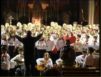 Un'esperienza speciale ed indimenticabile l'anno scorso è stata la partecipazione al Concerto di Natale dell'associazione A.GE.MUS, in cui insieme a tanti bambini abbiamo cantato la "Navidad Nuestra" di Ariel Ramirez, nella Chiesa dei Servi